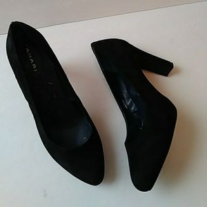 Tahari classic black suede leather heel-sz 9 1/2 M